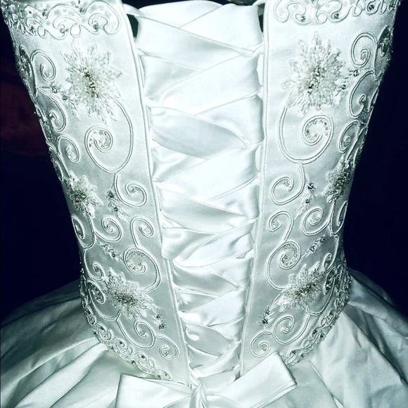 2 Piece Ballgown Wedding Dress-Matching Shawl and Purse. Brand New/Unaltered - Picture 9 of 12